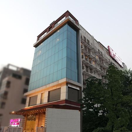 Regenta Central Noida, Sector 49 Buitenkant foto