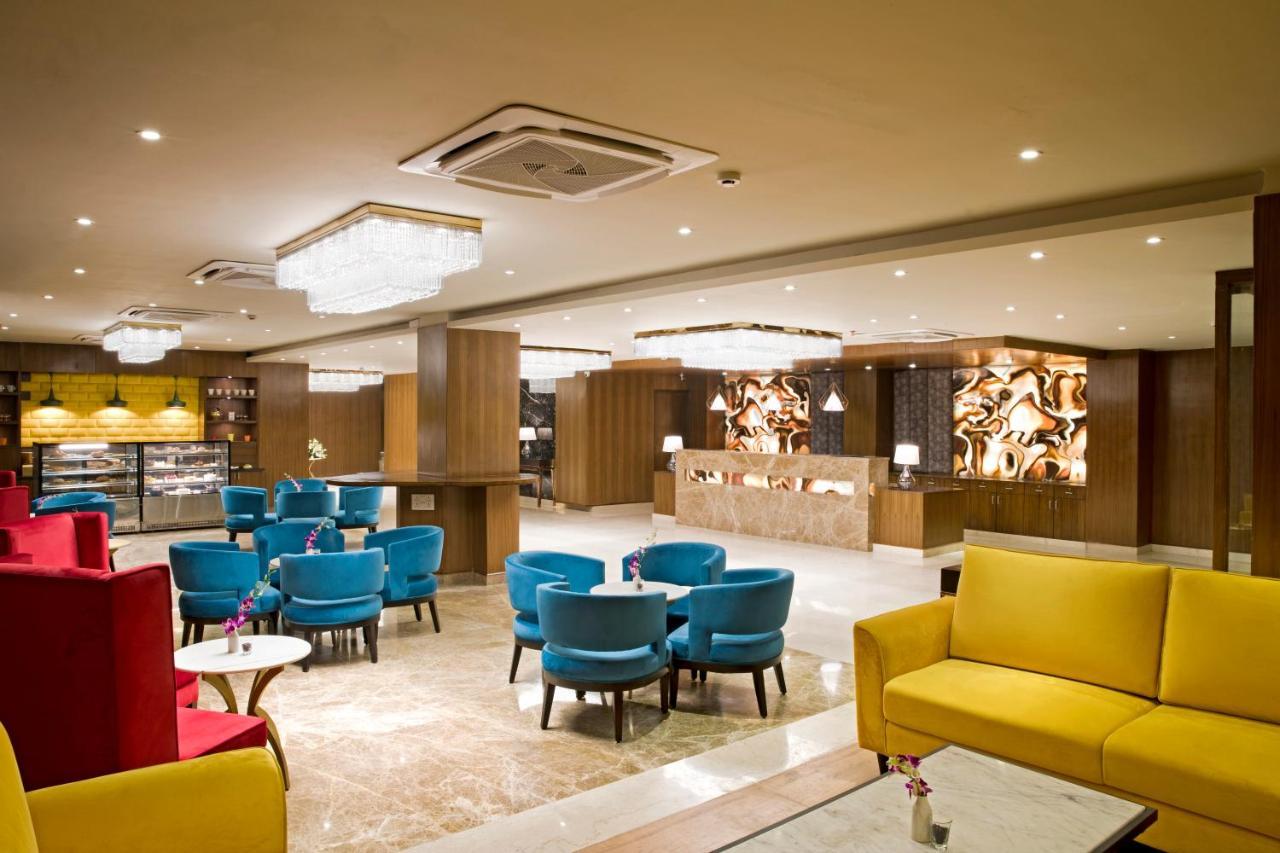 Regenta Central Noida, Sector 49 Buitenkant foto