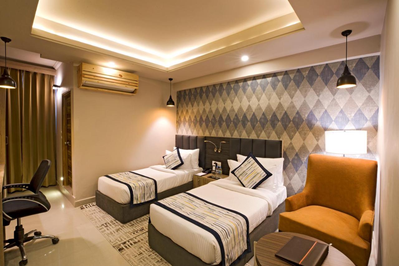 Regenta Central Noida, Sector 49 Buitenkant foto