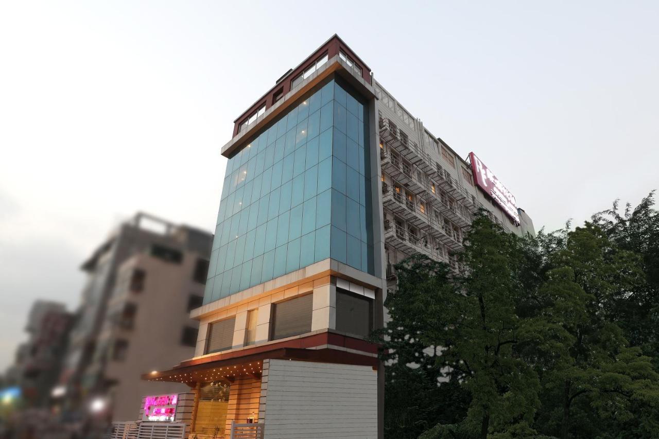Regenta Central Noida, Sector 49 Buitenkant foto