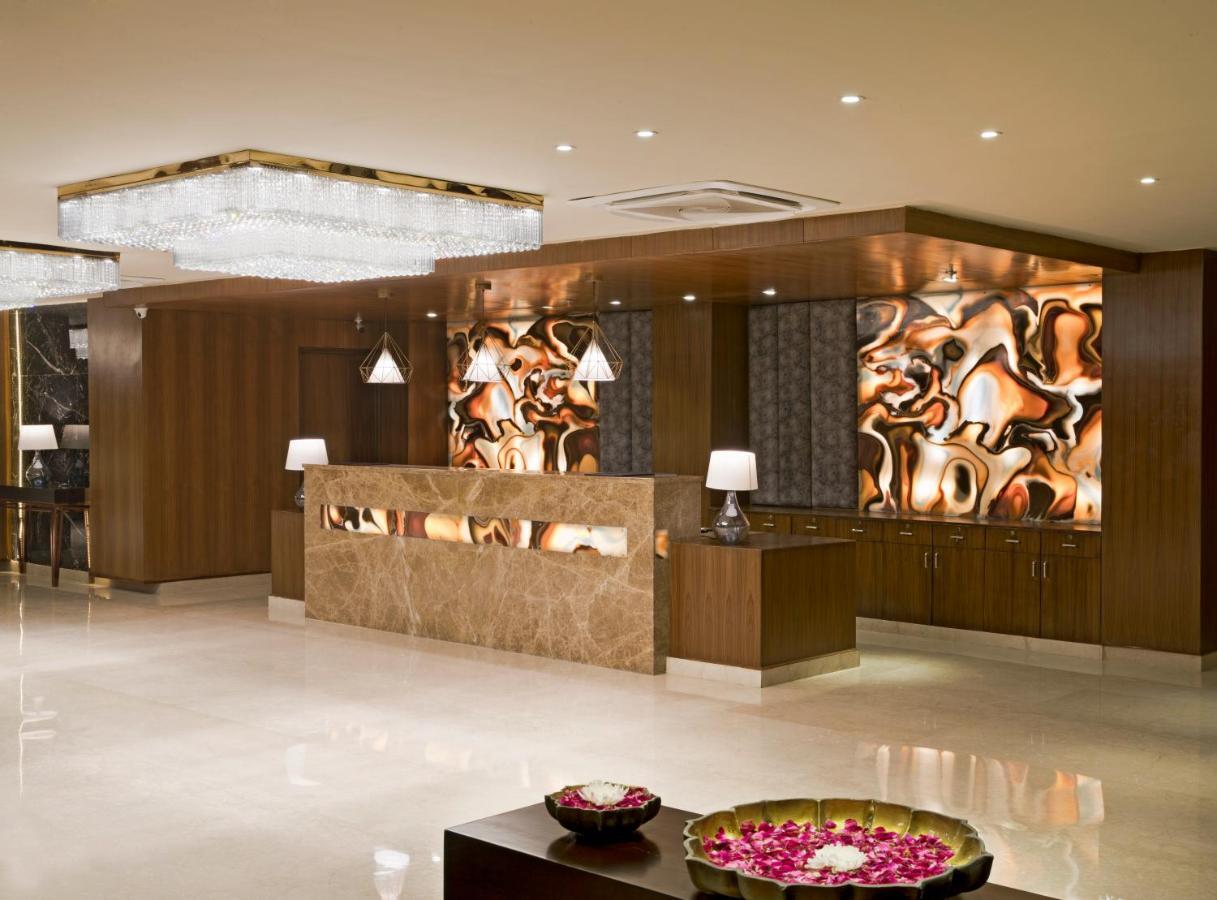 Regenta Central Noida, Sector 49 Buitenkant foto
