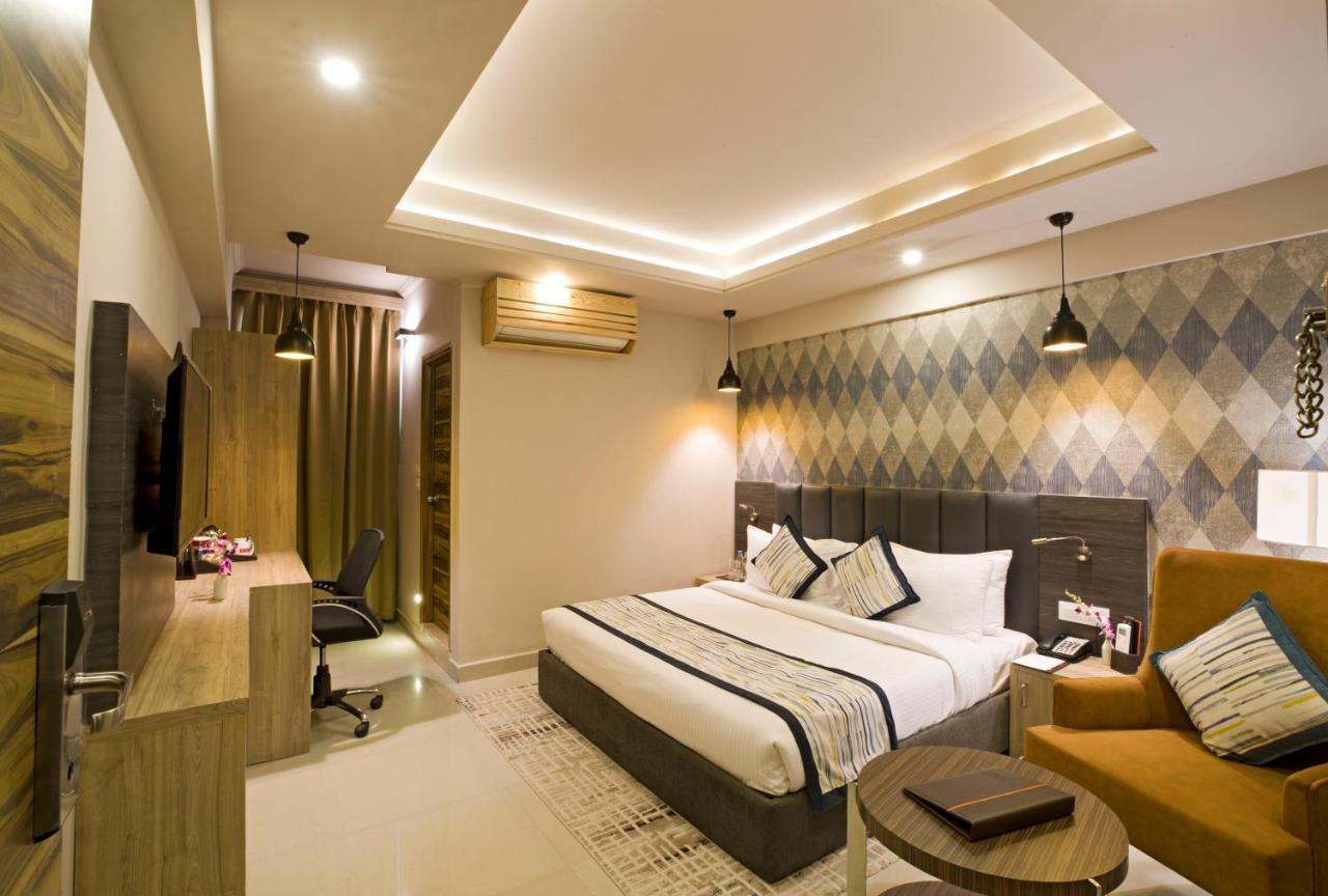 Regenta Central Noida, Sector 49 Buitenkant foto