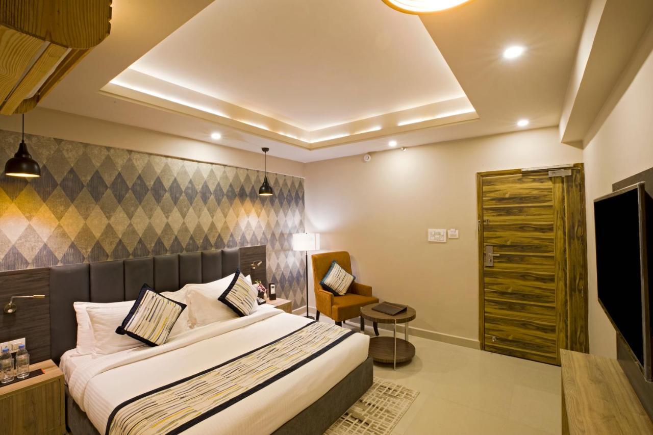 Regenta Central Noida, Sector 49 Buitenkant foto
